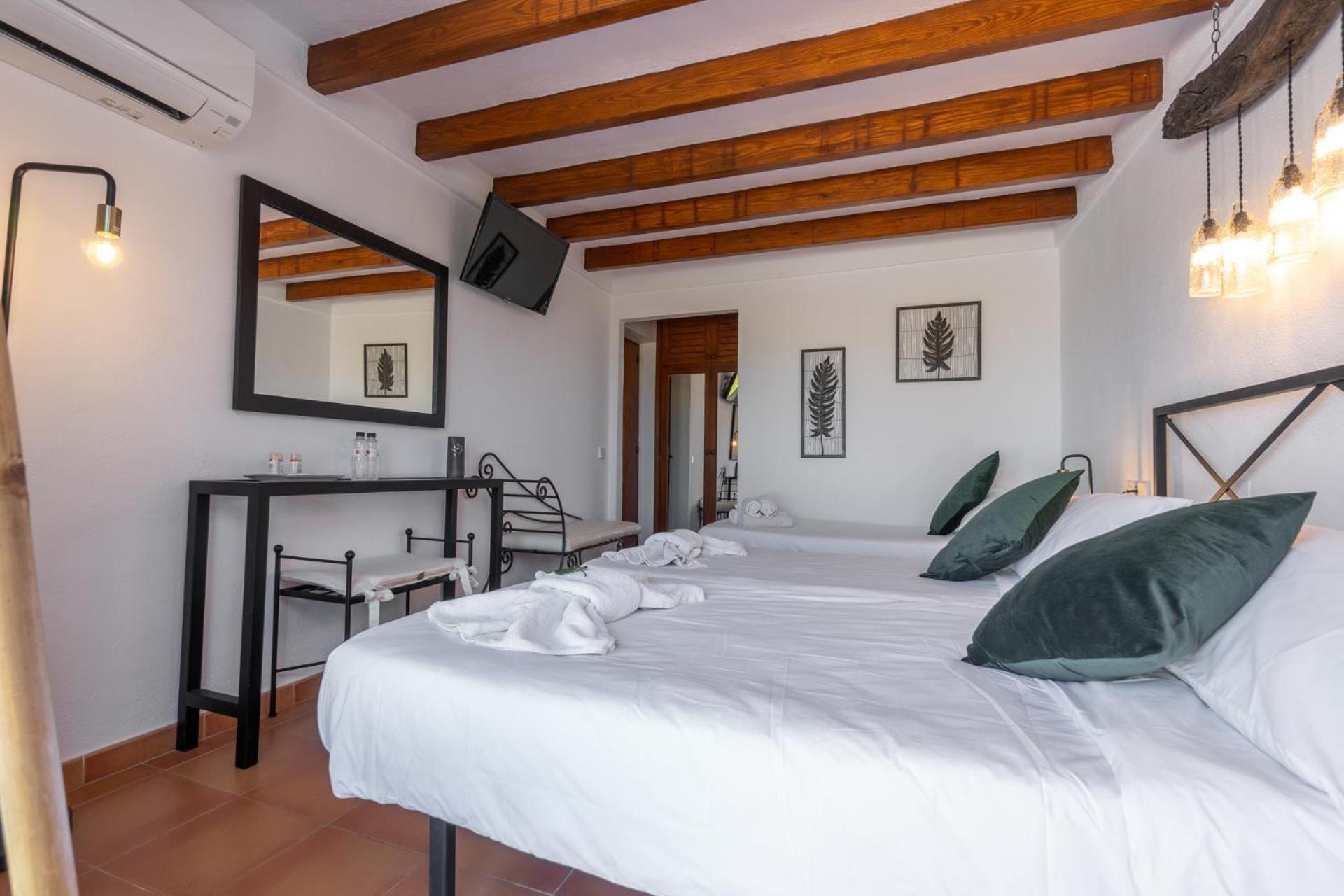 Hostal Restaurante Pou Des Lleo Сан-Карлос-де-Перальта Номер фото